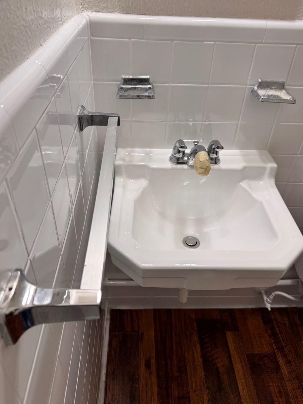 Image of a sink after the refinishing